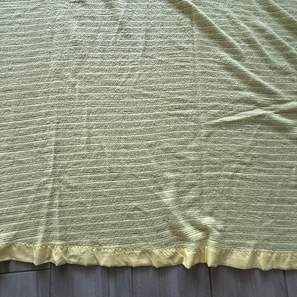 Waffle Knit Baby Blanket Size Twin Yellow Woven Satin Trim Vintage 84